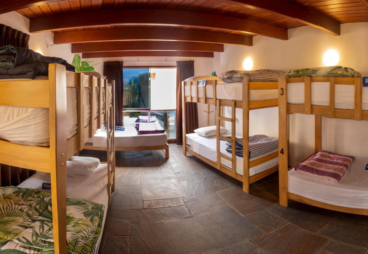 Rainbow Hostel *